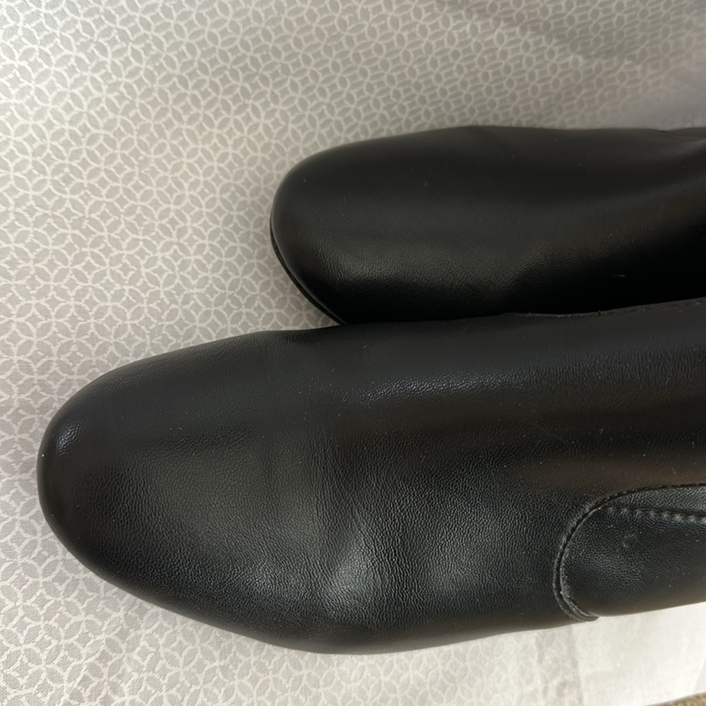 Sleek Black Ankle Boots with Chunky Heel - Picture 7 of 7